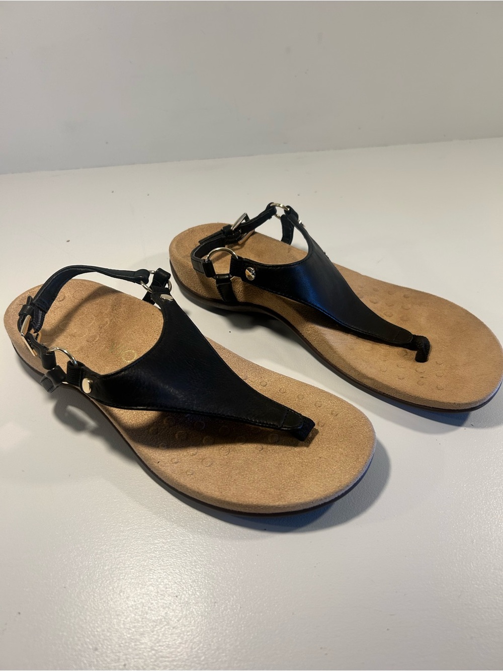 Vionic Kirra Black Leather Thong Sandals Womens 6.5 Orthotic Arch Support
